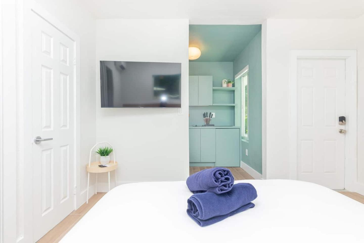 Newly Renovated Stylish Studio In El Portal #2 マイアミ エクステリア 写真